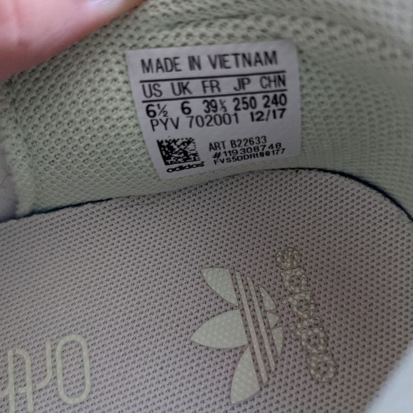 🌻 Adidas New! - Picture 5 of 5